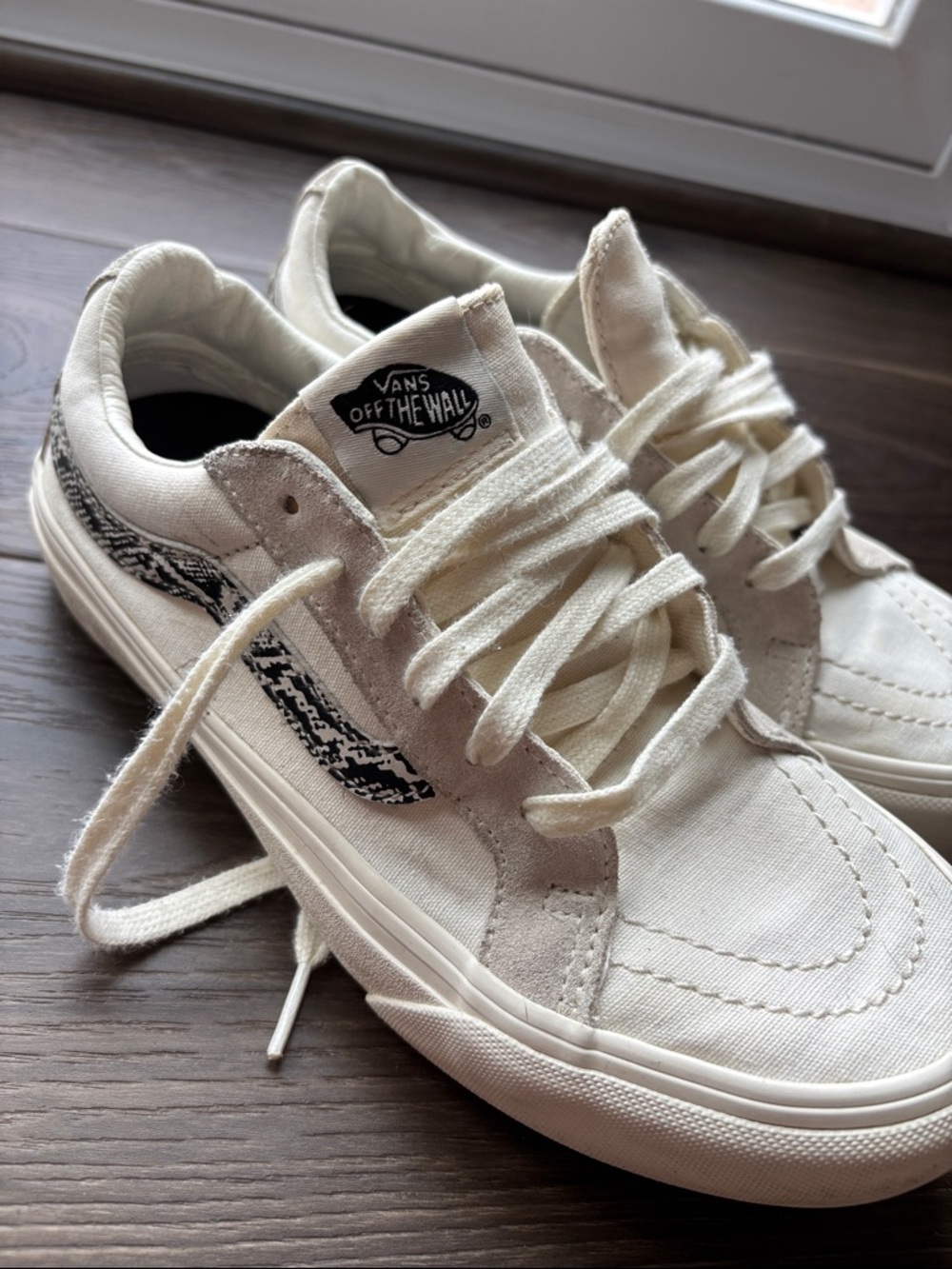 Vans White Canvas Sneakers with Black Patterned Side Stripe